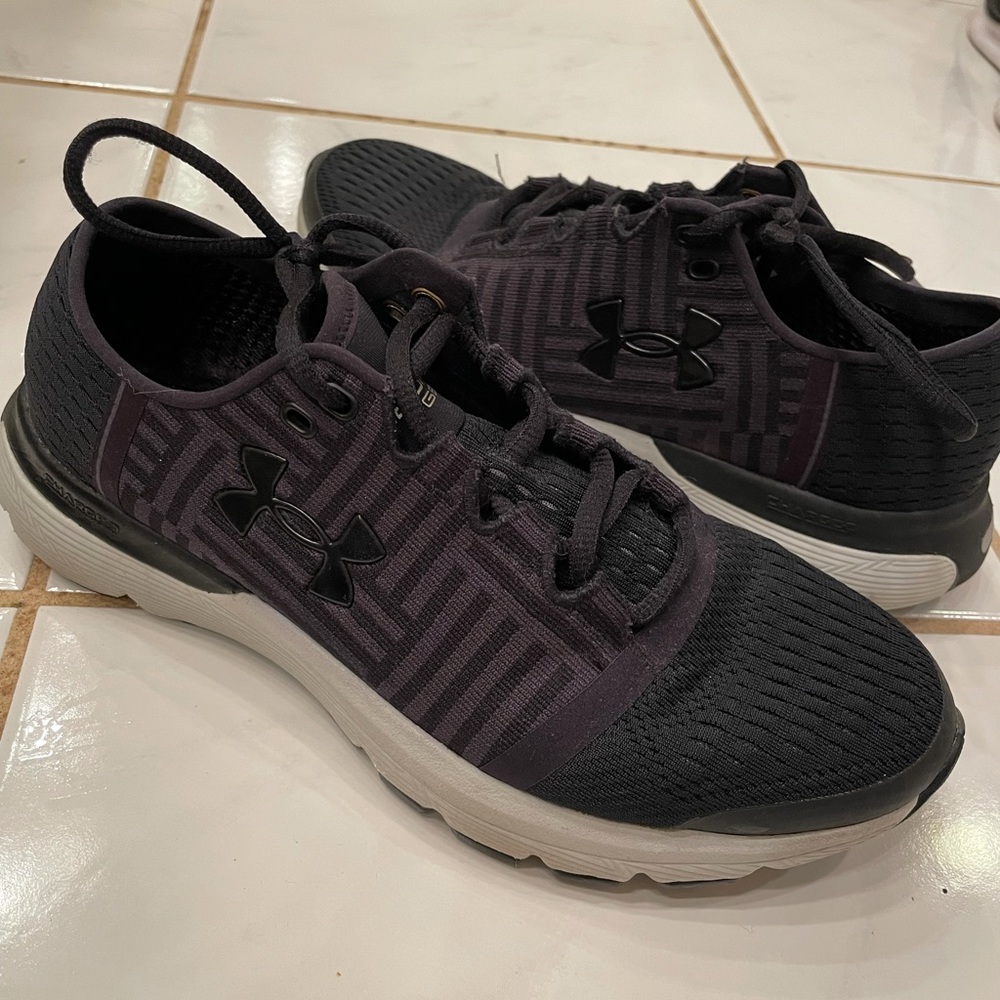 Under Armour black tennis shoes